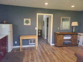 Redwood Guest Suite-Cedar Mill, Portland - Image 3