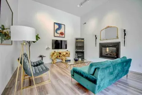 Sleeps 15! Luxury glam 3000 ft.² home. - Image 2