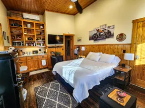 Rustic digs on acreage Near Mt Hebron Park, Rogers - Image 3