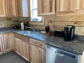 Bream Shack-2 bedroom cabin with spacious parking - Image 5