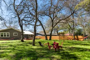 Family & Pet Friendly Retreat • No Fees, No Chores - Image 4