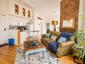 Affordable Downtown 2 Bedrooms/Patio/Pet Friendly - Image 5