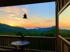 *Direct Mountain Views!* Hike/Swim On-Site! - Image 2