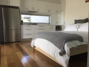 Canberra large self-contained annexe - Image 3