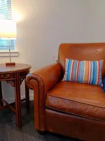 Trendy East Austin Studio - Image 5