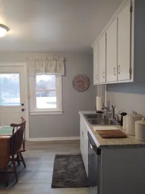 Lakeshore Bungalow - Image 2