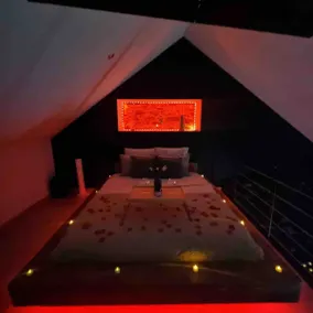 Romantic night • Private Jacuzzi for two - Image 3
