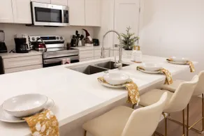 Chic Upscale Modern 3BR New Build Perfect for city & beach getaway  - Image 4