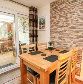 4 bedroom accommodation in Rhayader - Image 4