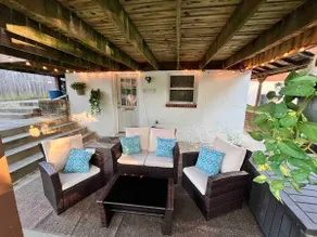 Cozy two bedroom w/pool pet friendly apt - Image 4
