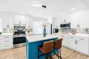 Beautiful and modern family retreat with big yard - Image 4
