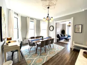 Spacious 3BR in Lakeview - Walk to Wrigley & Shops - Image 2