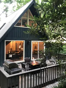 Newly renovated A-frame 5 Min walk to main street - Image 2