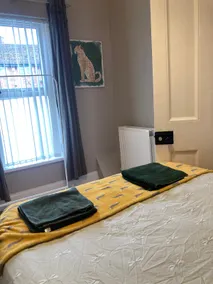Modern apartment close to city centre - Image 5