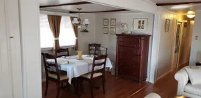 Colonial Cottage Get-A-Way - Image 4