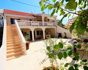 Apartment Rustica With 2 Bedrooms - Image 2