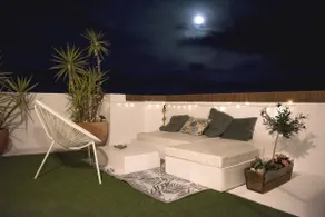 Beautiful penthouse with a hot tub 20 minutes from the Delta - Image 2