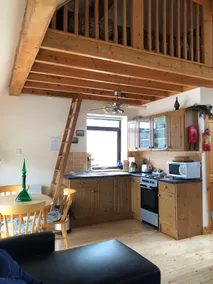 Peacock Cottage, only 3 miles from Alton Towers - Image 2