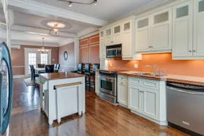 Beautiful Executive Townhouse - Image 5