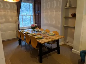 Cathedral Quarter - sleeps 8 - Image 3