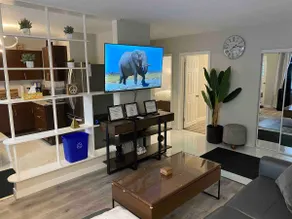 Modern 3 Bed Condo Near Argyle Mall + Free Parking - Image 4