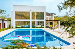 Modern property/tennis court/AC/BBQ/games - Image 3