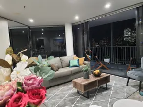 Tremendous! Luxury Apt + Stunning City View - Image 2