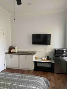 Entire suite separate entrance - Image 5