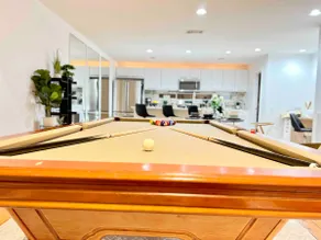 Huge 3 Story Townhouse|City View|Near NRG|Sleeps8 - Image 4