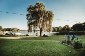 Water front cottage on beautiful Upper Long Lake - Image 2