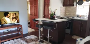 Beautiful 1 bedroom cottage - Image 2