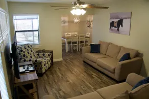 Cozy 2 Bedroom home in a peaceful neighborhood - Image 3