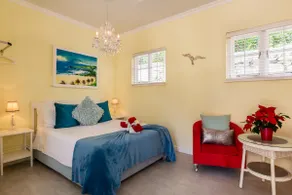 Beachfront Lagoon Bungalow - Pets Allowed - Image 2