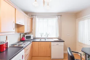 Killarney Centre Comfy Apt., 6ft king bed &Parking - Image 5