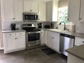 3BR 2Bath Retreat w/ Modern Amenities & Cozy Vibes - Image 5