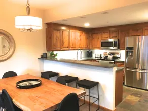 MTN Bike / Ski-In/Ski-Out Private Spa- Garage - Image 3