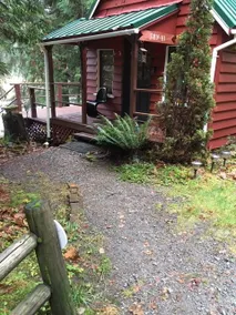 SKY-HI, Skykomish Riverfront Cabin, Pet Friendly - Image 2
