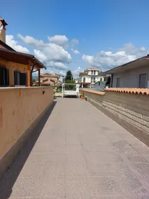 A villa with a barbecue area - Image 5