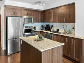Spacious Luxury Condo w. Free Parking in Toronto! - Image 4