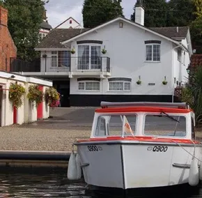 Norfolk Broads Self Catering Holiday Home in the Heart of Horning. - Image 2
