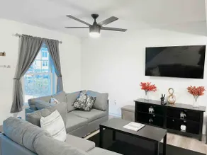 Hidden Gem: Cozy, & Comfort 15 Mins from DC - Image 4