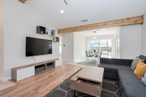 7 mi to DT modern house in 3B/2B Shaded outdoor ar - Image 4