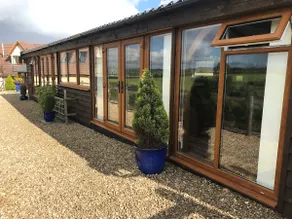 Countryside lodge (hot tub and pool) - Image 4