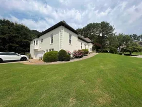 Paradise in East Cobb with pool - Image 2