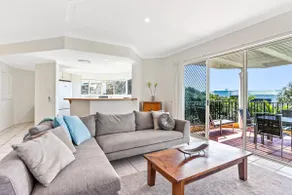 Cosy apartment with ocean views, Sunshine Beach - Image 3