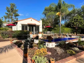 ⭐️Garden studio guesthouse, resort living with pool - Image 3