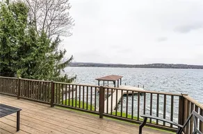 Gorgeous Lake Front House with Dock, 9 Bedroom & 4 Bathrooms - Image 2