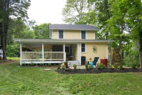 1930's cottage in Lewisburg's Historical District - Image 4
