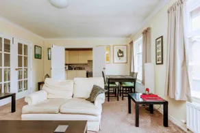 Superb, Spacious, Stylish Apt-WiFi-Private Parking - Image 3