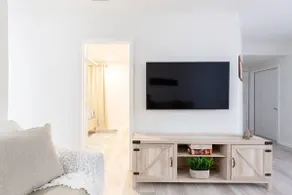 ON CANAL! Pool+Walk to BEACH! Boat Watch! 2b/2b - Image 2